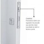 Porta Pivotante Lambris C/Friso e Puxador Acab. Branco 223,5×126,2×12